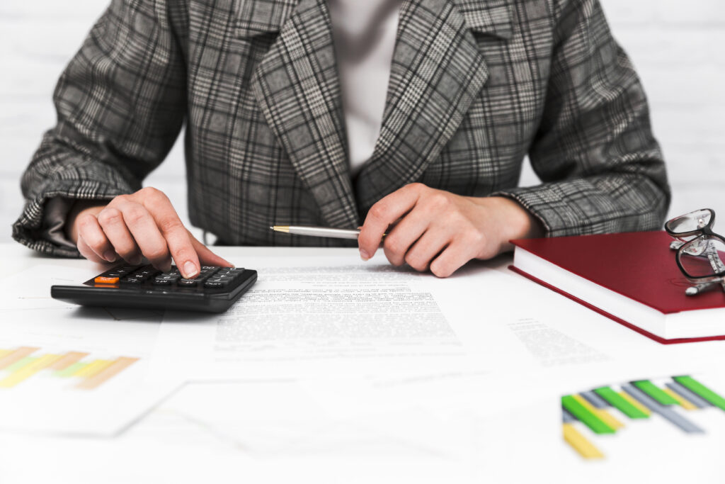 business-woman-working-office-desktop