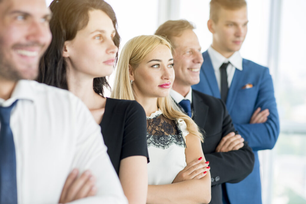 group-businesspeople-standing-row